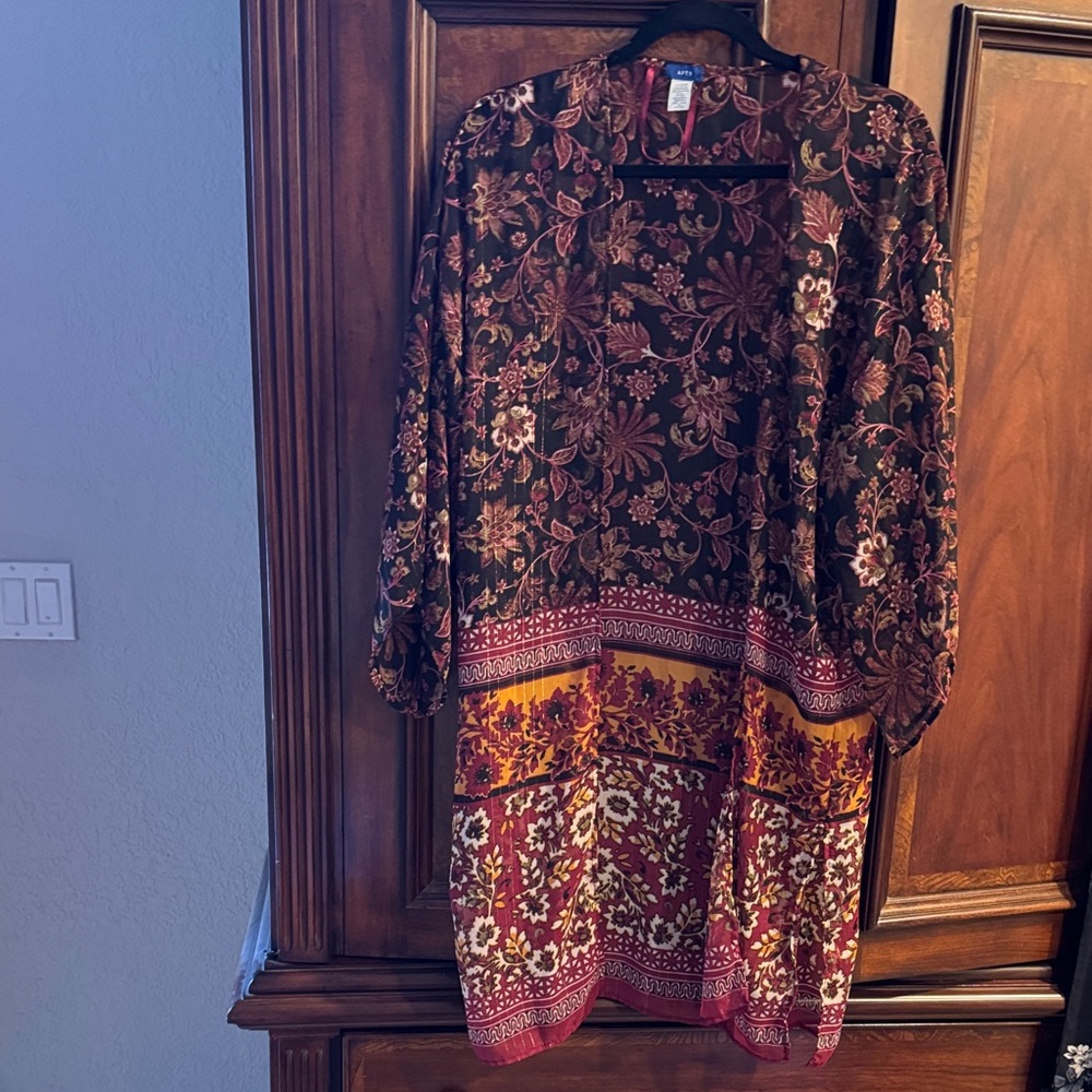 Apt. 9 Burgundy and Gold Patterned Garment
